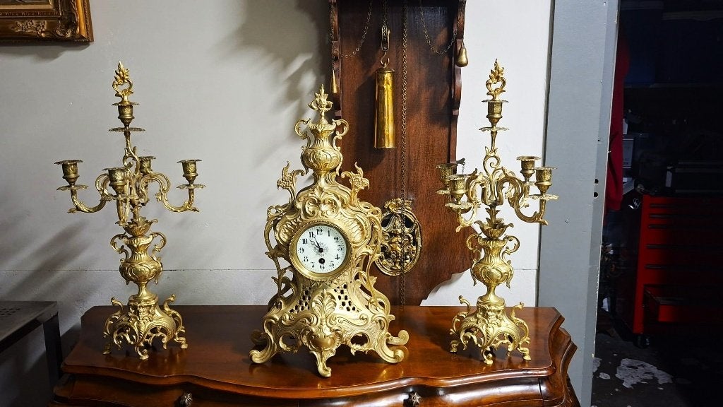 Horloges et ensembles en bronze, Enlèvement ou Envoi