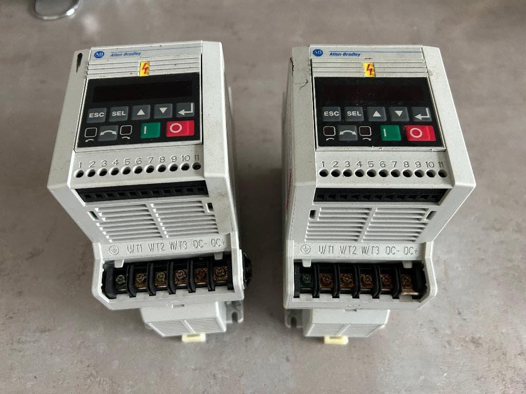 A vendre : ALLEN BRADLEY 160-BA04NSF1/variateur de fréquence, Hobby & Loisirs créatifs, Composants électroniques, Enlèvement ou Envoi