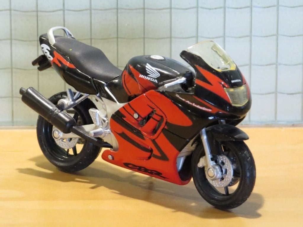 Honda CBR600F 1:18 blister, Hobby en Vrije tijd, Modelauto's | 1:18, Nieuw, Motor, Maisto, Ophalen of Verzenden