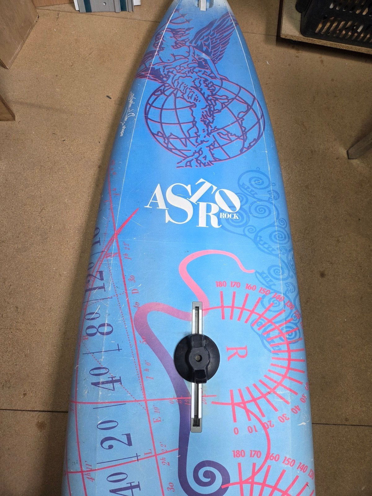 Complete windsurfset: BIC Astro Rock + 2 zeilen,..., 250 tot 300 cm, Gebruikt, 5 tot 6.5 m², Met vin(nen)