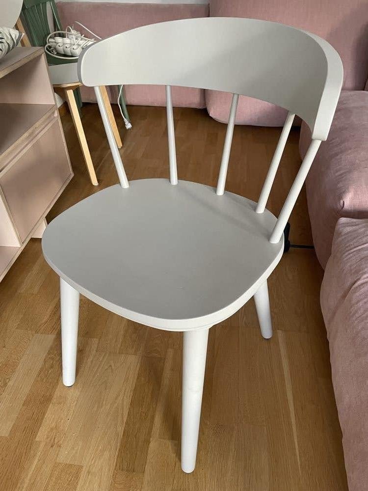 Lichtgrijze houten spijlenstoel, Maison & Meubles, Enlèvement, Utilisé, Gris, Une