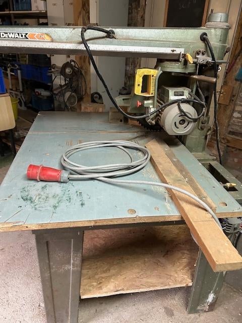 Radiaal zaag Dewalt, Ophalen, Gebruikt, 70 mm of meer, 600 tot 1200 watt