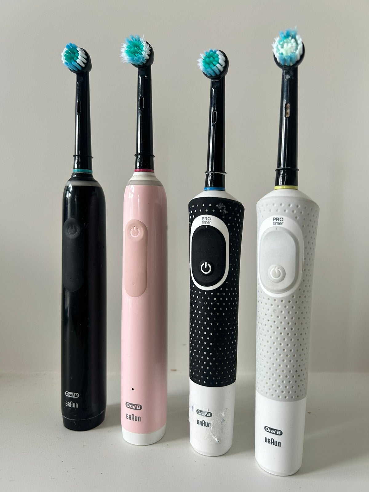 Set van 4 elektrische tandenborstels Oral-B, Bijoux, Sacs & Beauté, Enlèvement ou Envoi, Utilisé, Brosse à dents