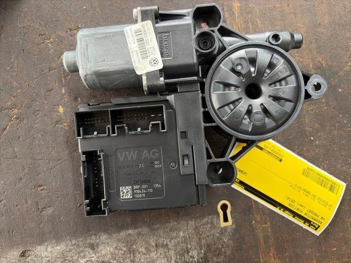 Moteur de vitre portière d'un Volkswagen Passat, Volkswagen, -, 3 mois de garantie, Utilisé