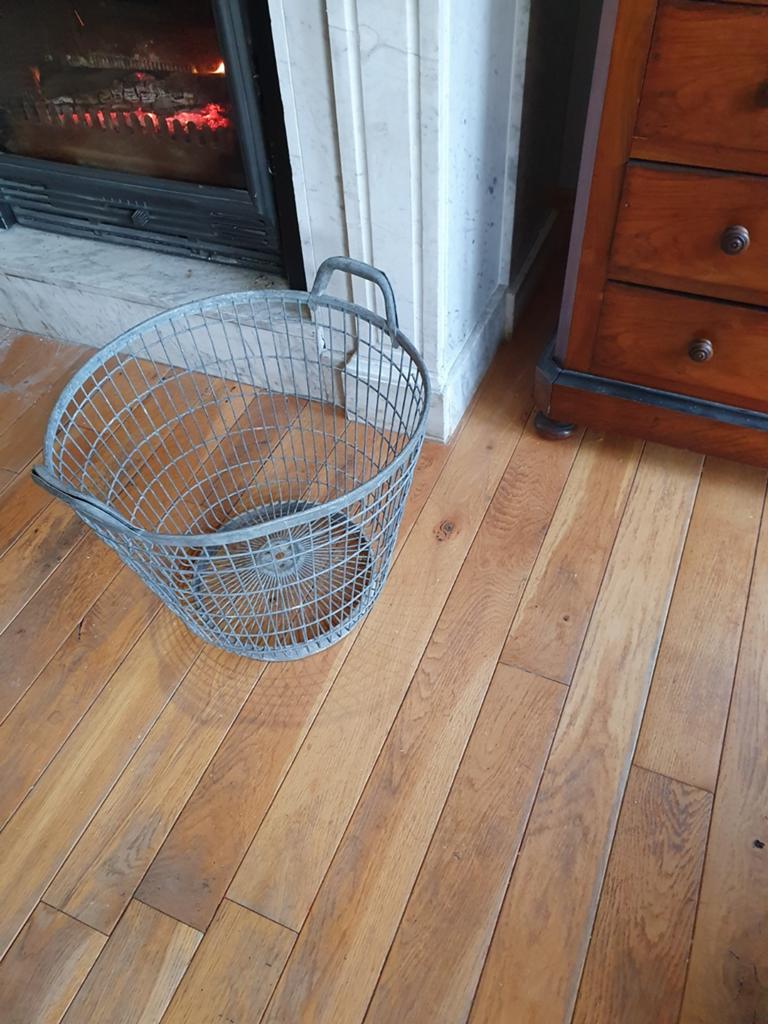 Oude antieke aardappel mand, Ophalen, Mand