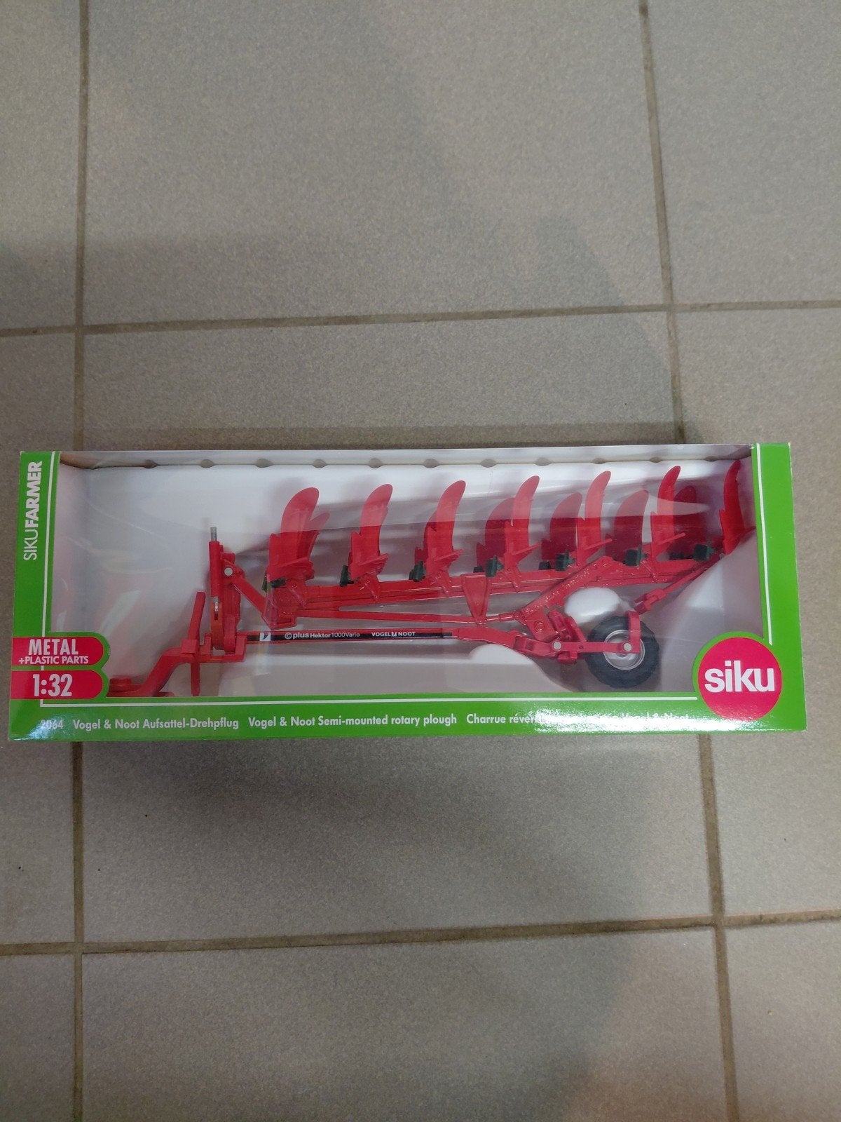siku 1/32 draaibare 7 schaar ploeg, Hobby & Loisirs créatifs, Voitures miniatures | 1:32, Enlèvement ou Envoi, Neuf, Tracteur et Agriculture