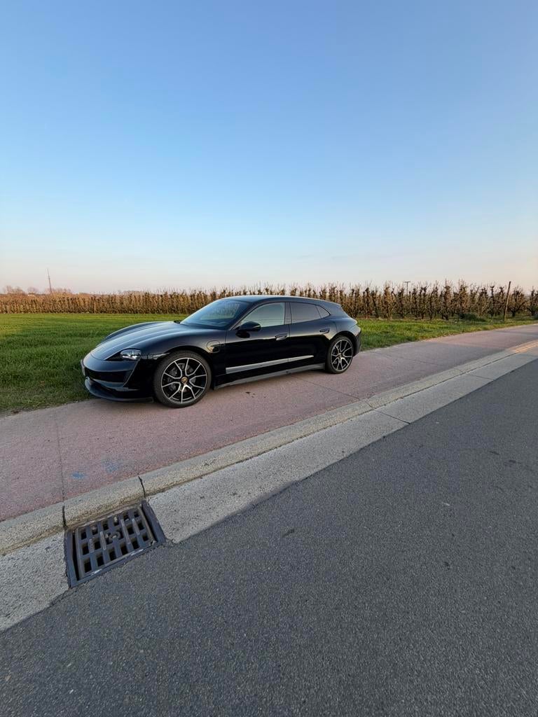 Porsche taycan avec batterie performance, Autos, Porsche, Cuir, Achat, Euro 6, Noir