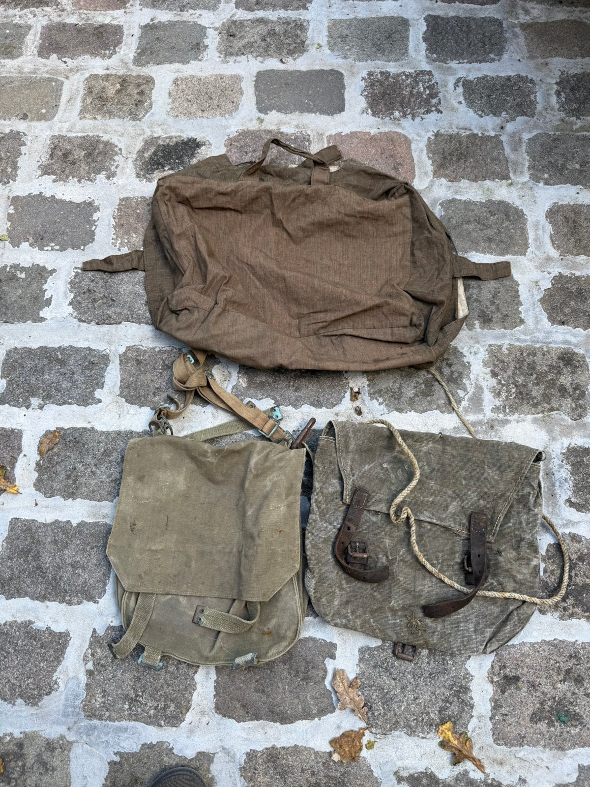 Drie militaire broodzaken, Enlèvement ou Envoi