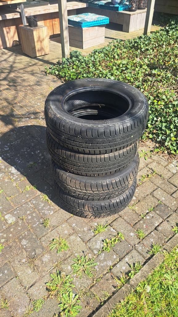 Winterbanden Tigar (2) + Apollo Alnac 4G (2), Auto-onderdelen, Banden en Velgen, Ophalen, Gebruikt, 15 inch, Personenwagen