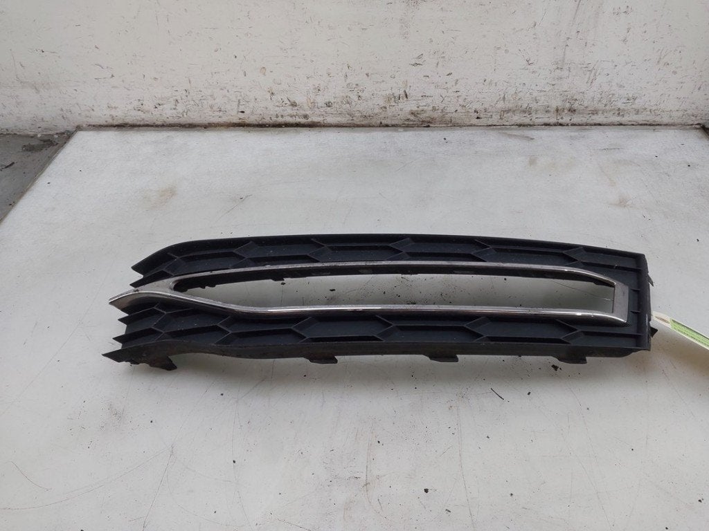 GRILLE DE PARE-CHOCS Skoda Superb Combi (3V5), Utilisé, Info@skoda-auto.de, Skoda, Max-Planck-Straße  3-5
64331  Weiterstadt, DE