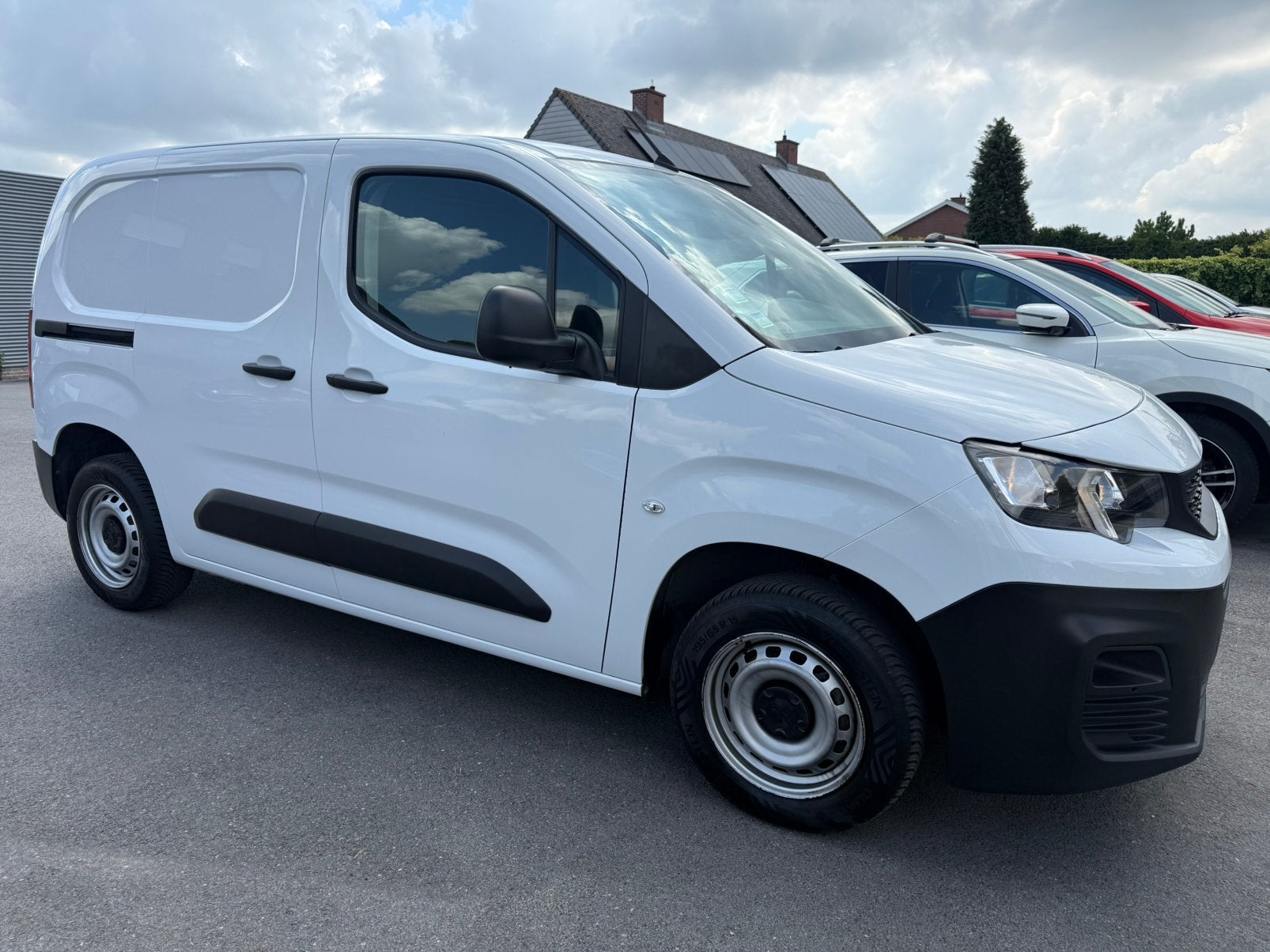 Peugeot Partner 1.2 essence/CarPlay/12.388 € + TVA/TVA, Autos, Achat, Euro 6, Entreprise, 3 places