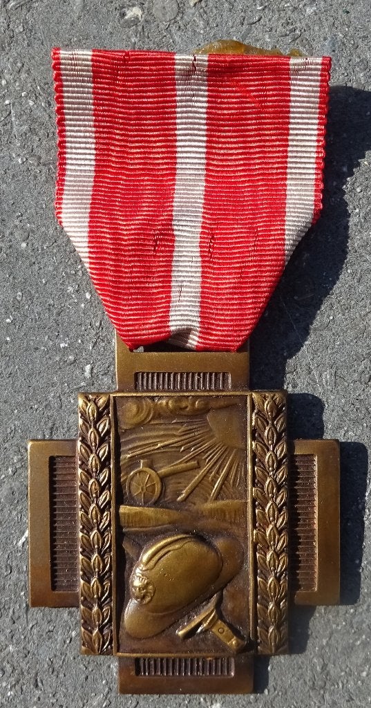 BELGIQUE WW1 - CROIX DU FEU - RARE MODELE UNIFACE EMBOUTI, Envoi, Armée de terre, Ruban, Médaille ou Ailes