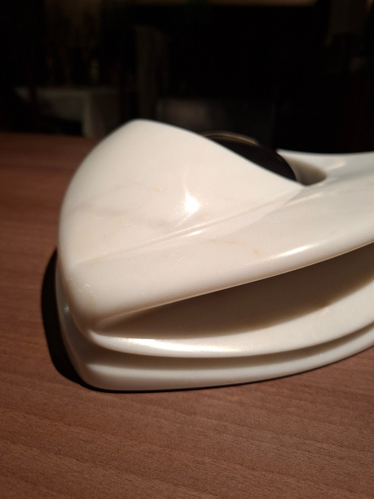 Anoniem "Omzwachteld zwart" witte en zwarte marmer, Ophalen, Beeld, Wit
