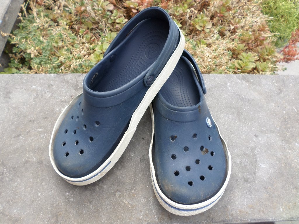 Crocs bleu marine beige hommes femmes filles M9 W11 39-40, Vêtements | Hommes, Chaussures, Crocs, Enlèvement ou Envoi, Espadrilles et Mocassins