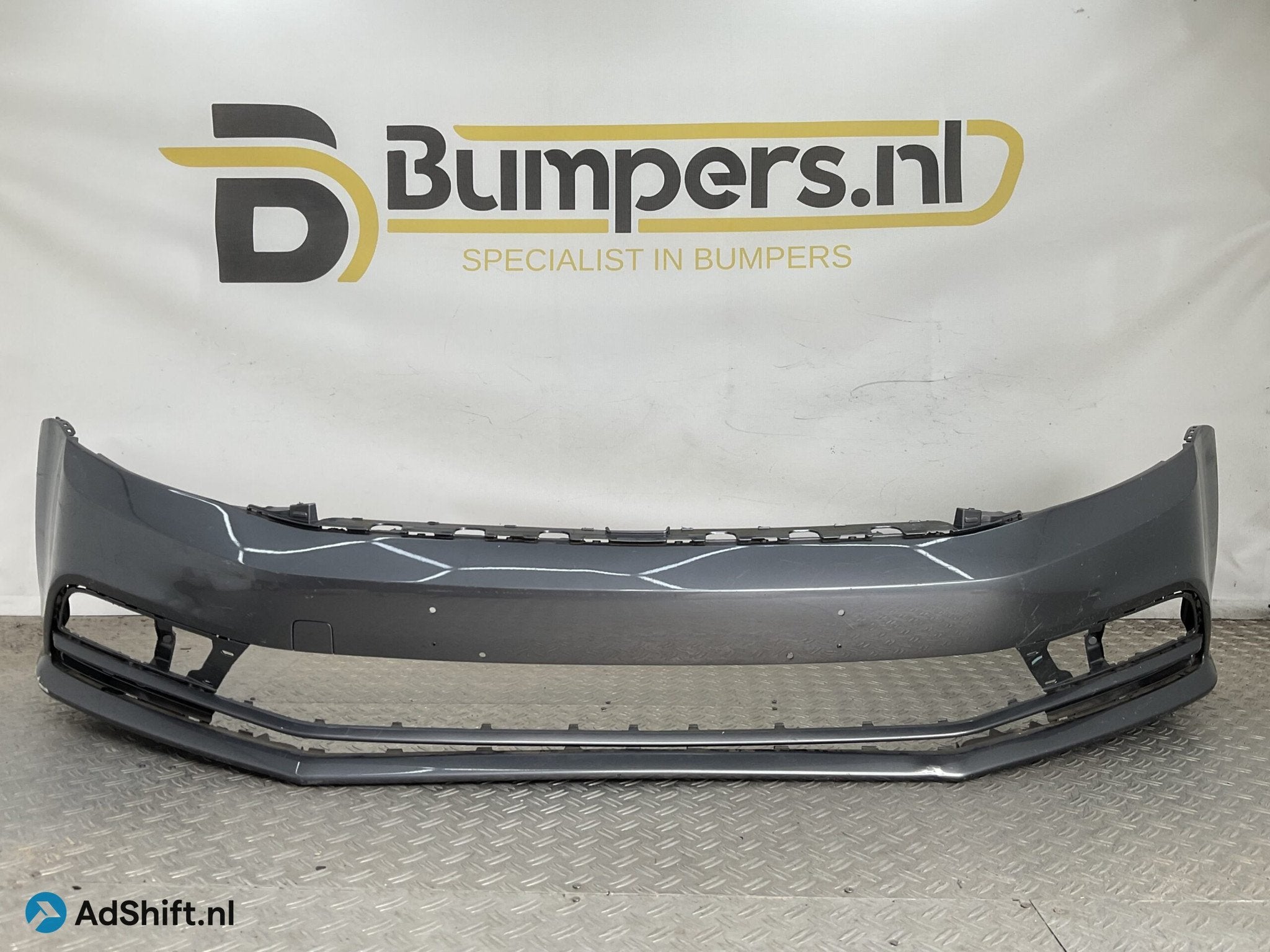 Bumper Volkswagen Jetta VI 2016 5C6807217P Voorbumper B8-226, Bumper