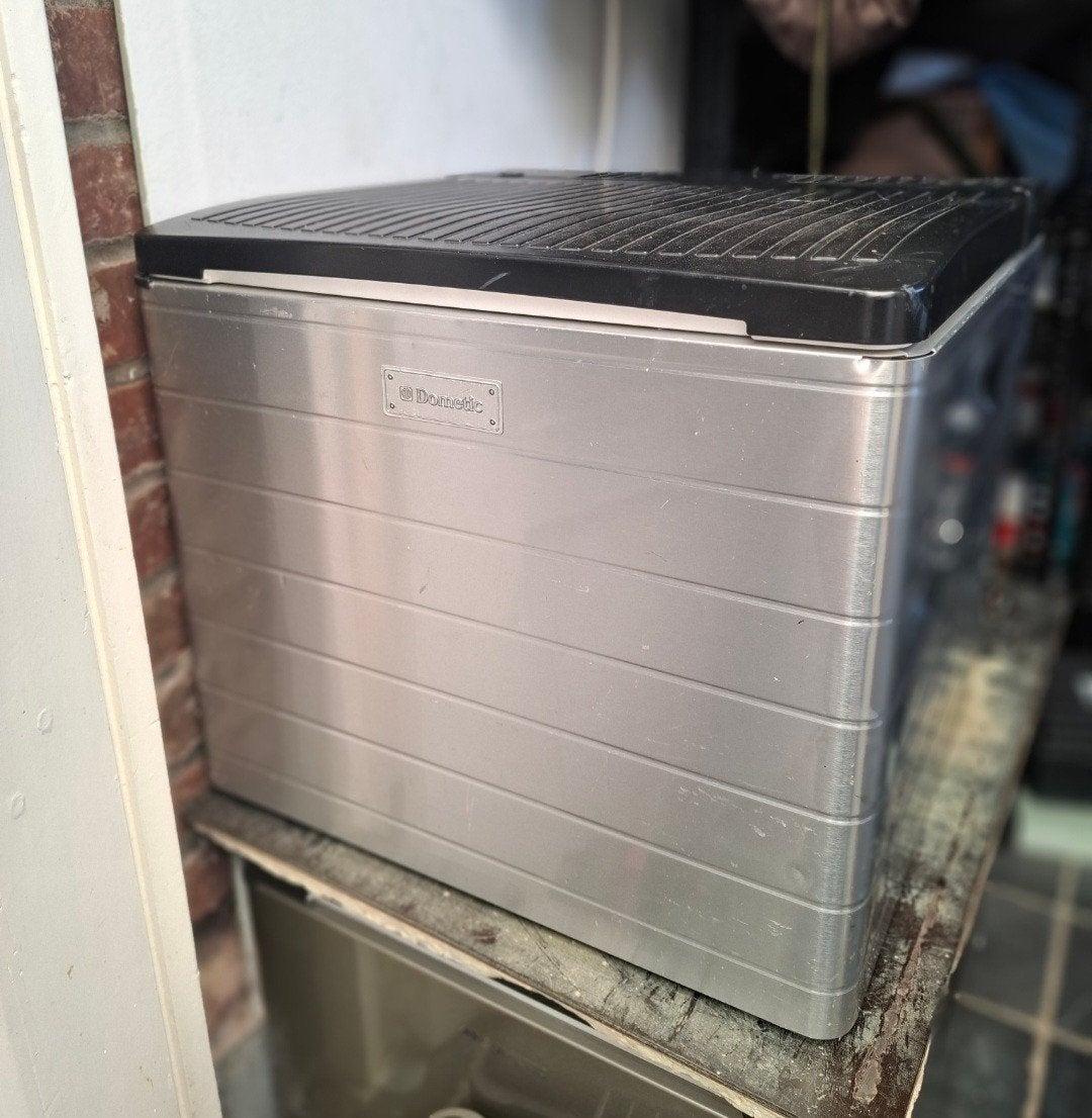 Réfrigérateur Dometic 220V/12V/gaz, Enlèvement