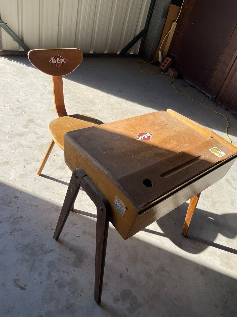Oude bureau met stoel, Enlèvement