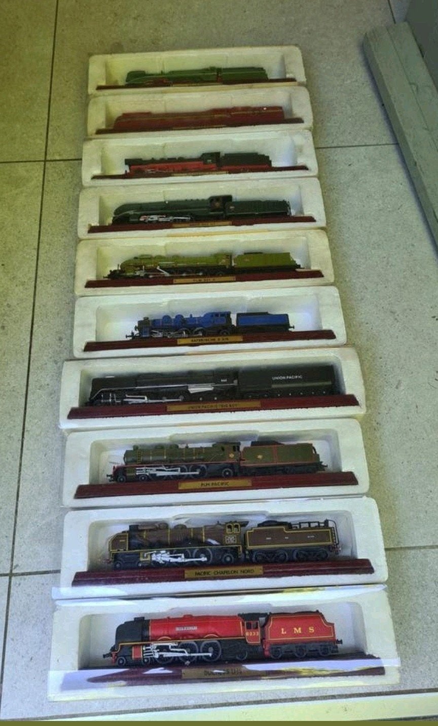 Lotje 10 stuks Atlas Idition  locomotief met wagon, Ophalen of Verzenden, Locomotief