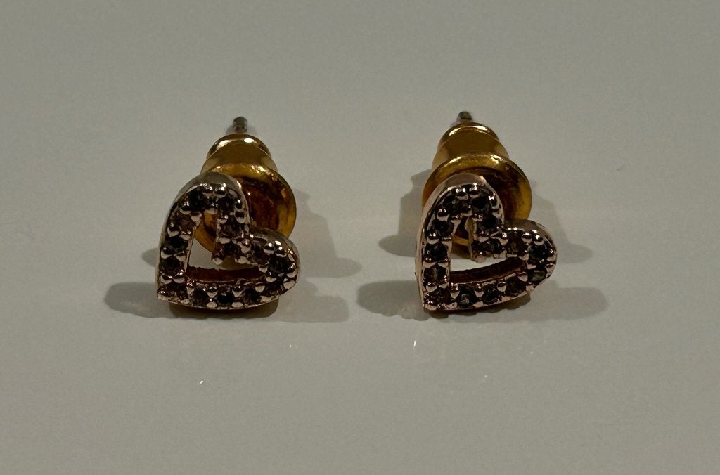 Goudkleurige hartjesoorbellen, Nieuw, Ophalen of Verzenden, Knopjes of Stekers, Goud