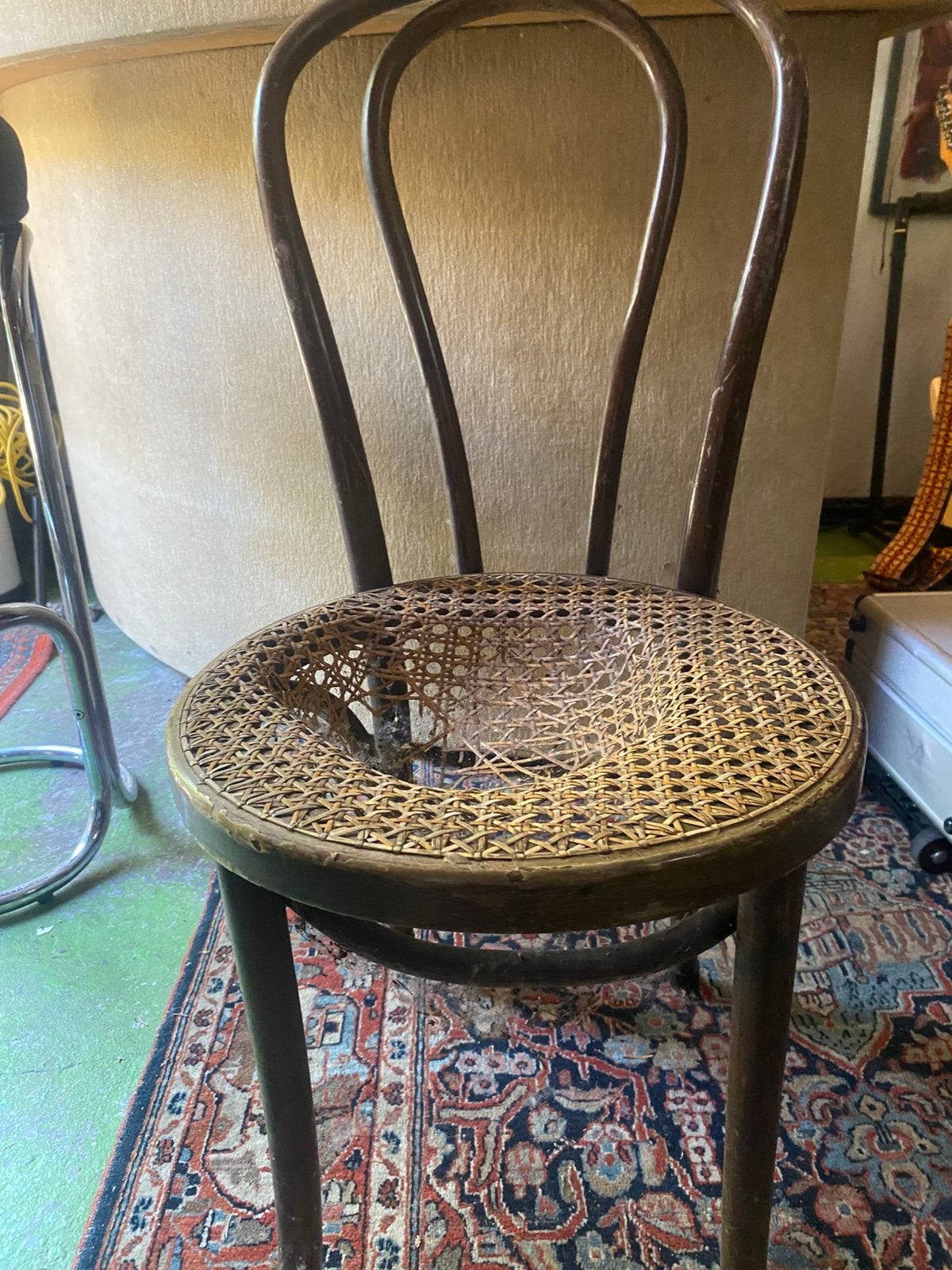 Antieke stoelen thonet , zitvlak te restaureren, Ophalen