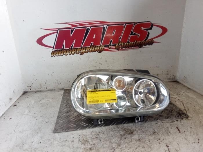 Phare droit d'un Volkswagen Golf, -, Volkswagen, -, 3 mois de garantie