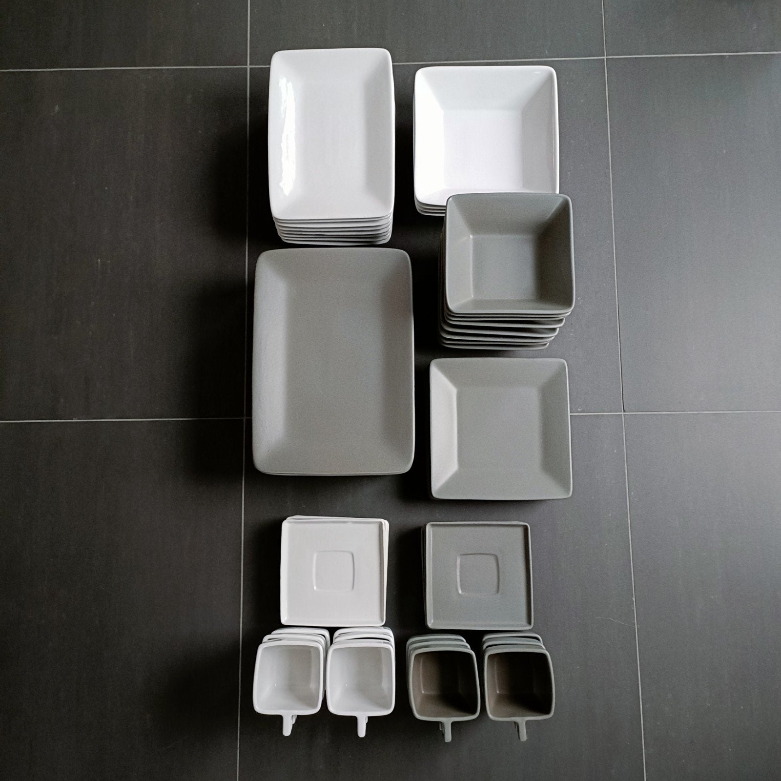 Modern servies, Ophalen, Overige merken, Zo goed als nieuw, Bord(en)