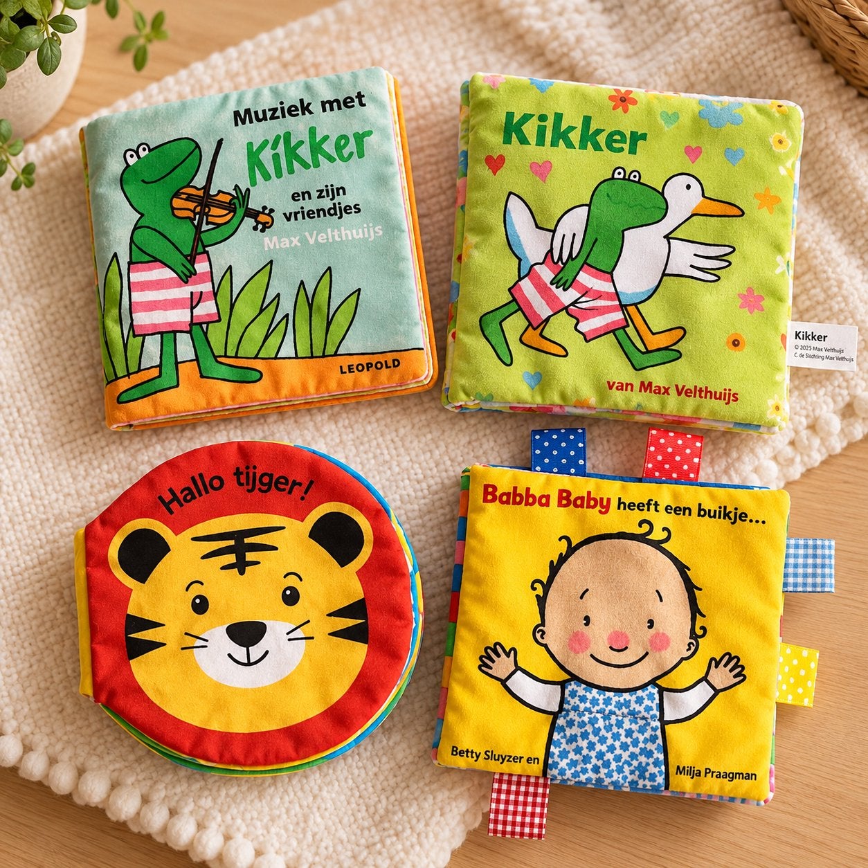 4 Zachte Babyboekjes, Boeken, Ophalen of Verzenden, Gelezen, Uitklap-, Voel- of Ontdekboek, 6 tot 12 maanden