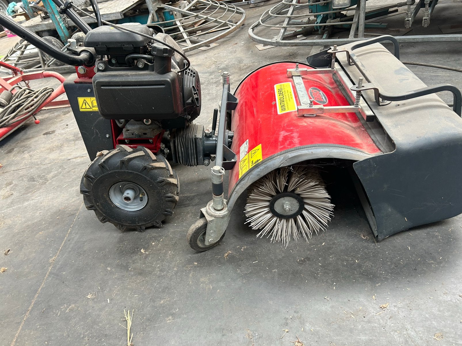Borstelmachine, Tuin en Terras, Ophalen, Zo goed als nieuw