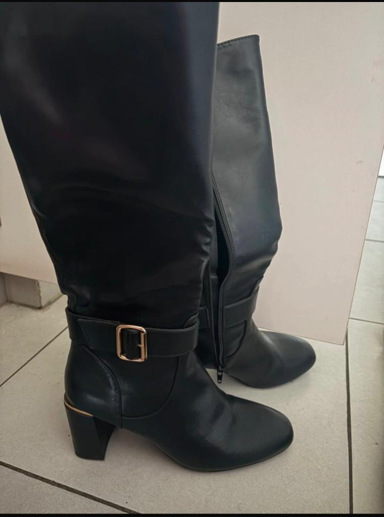 Knielaarzen dames, Kleding | Dames, Schoenen, Hoge laarzen, Zwart, Ophalen of Verzenden, Zo goed als nieuw