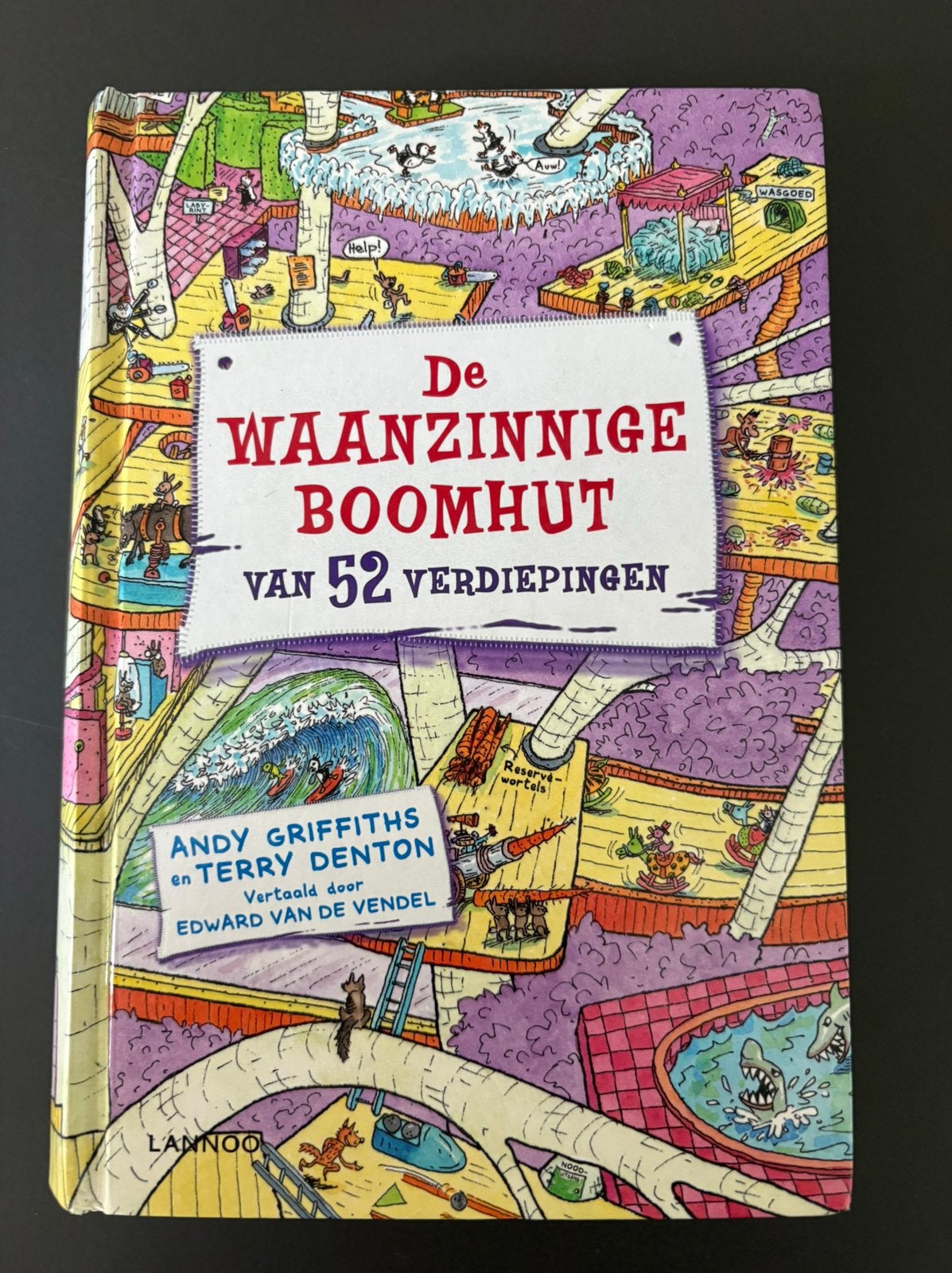Boek, De waanzinnige boomhut van 52 verdiepingen, Ophalen, Zo goed als nieuw