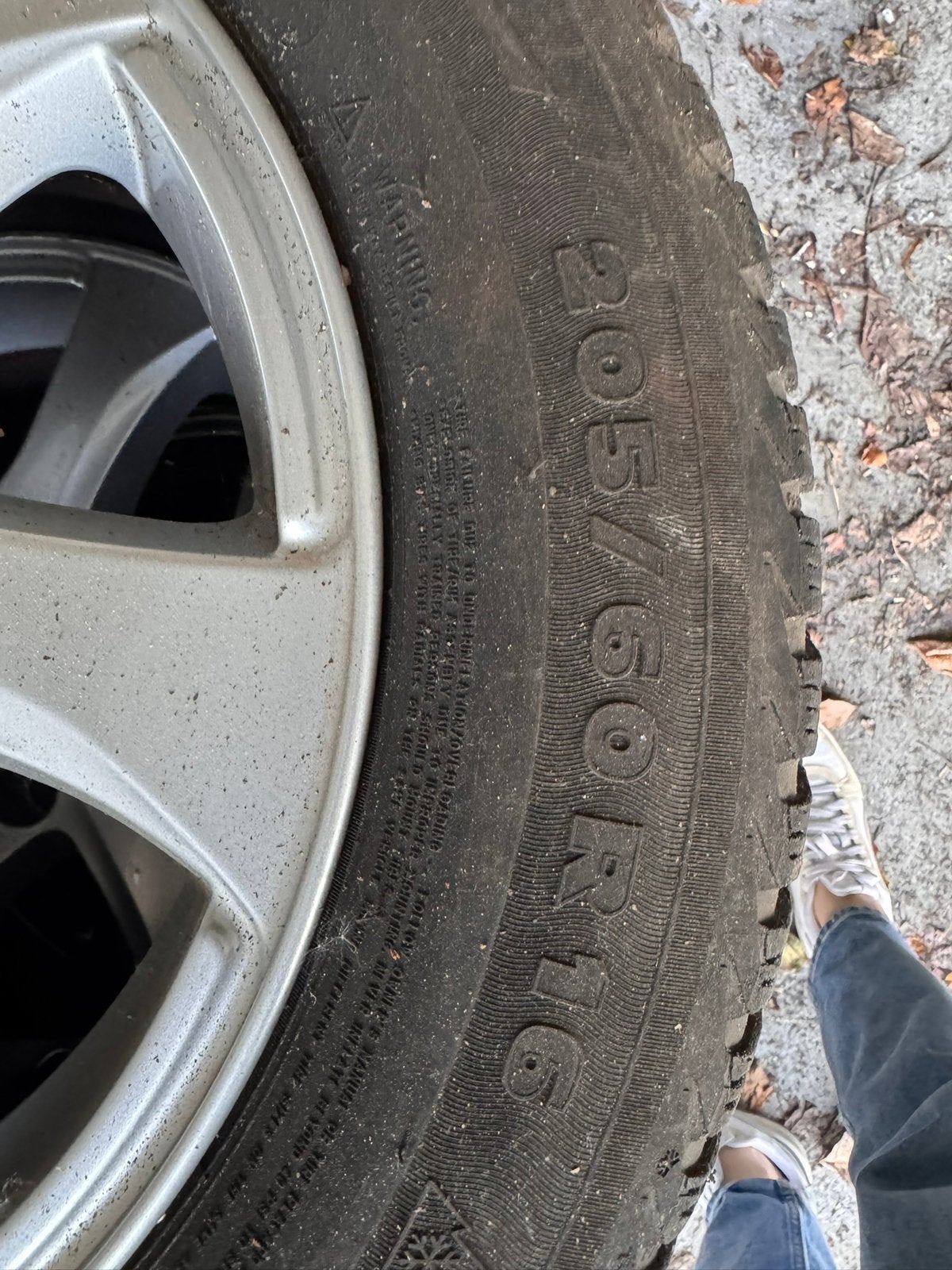 Set van 4 winterbanden maat 205/60 R16, Ophalen, Zo goed als nieuw