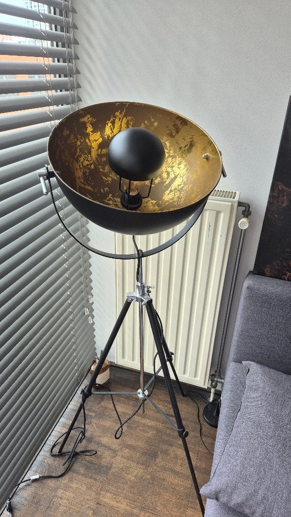 Industriële vloerlamp zwart driepoot, Ophalen, E27 (groot), Zo goed als nieuw, Minder dan 100 cm