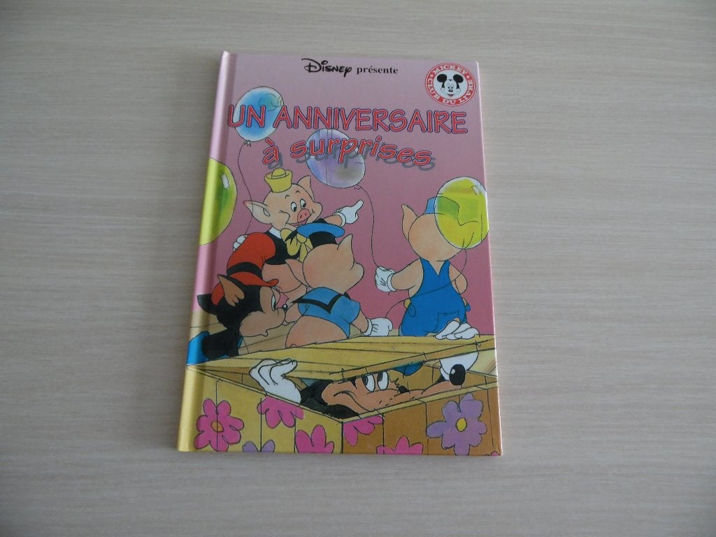 UN ANNIVERSAIRE À SURPRISES     MICKEY CLUB DU LIVRE, Garçon ou Fille, Enlèvement ou Envoi, Fiction général, Collection DISNEY CINEMA