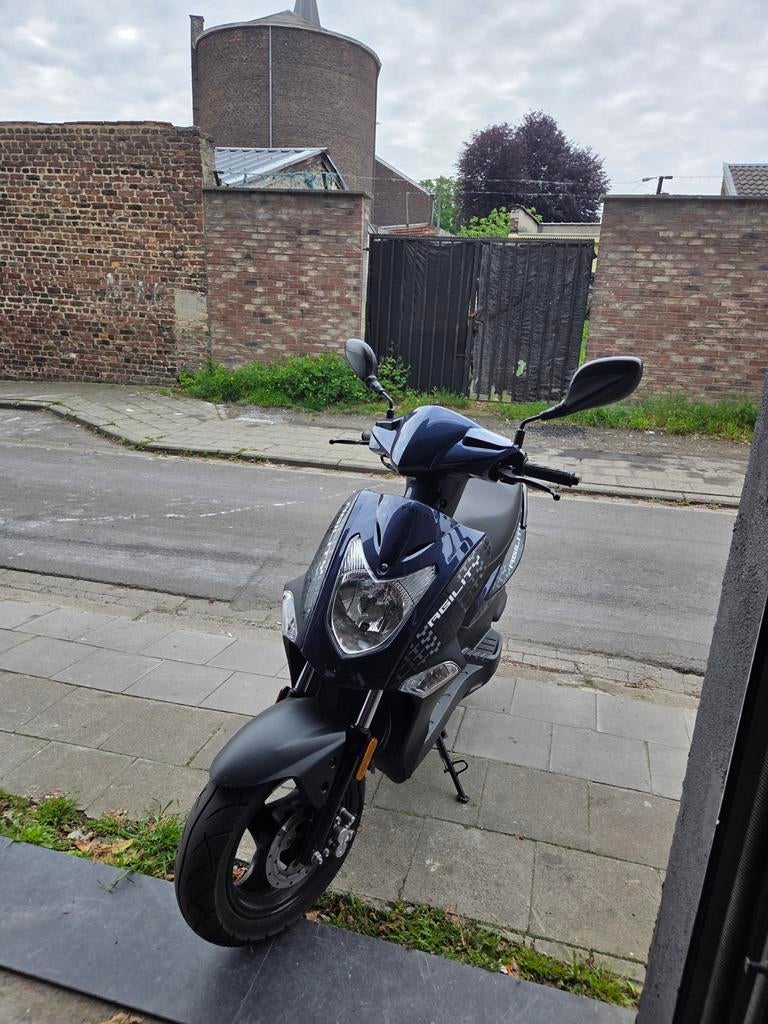 Kymco scooter, Enlèvement, Essence