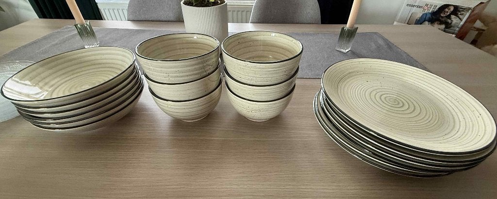18-delige servies set – 6 personen – beige/zwart, Maison & Meubles, Enlèvement, Comme neuf, Moderne, Assiettes(s)