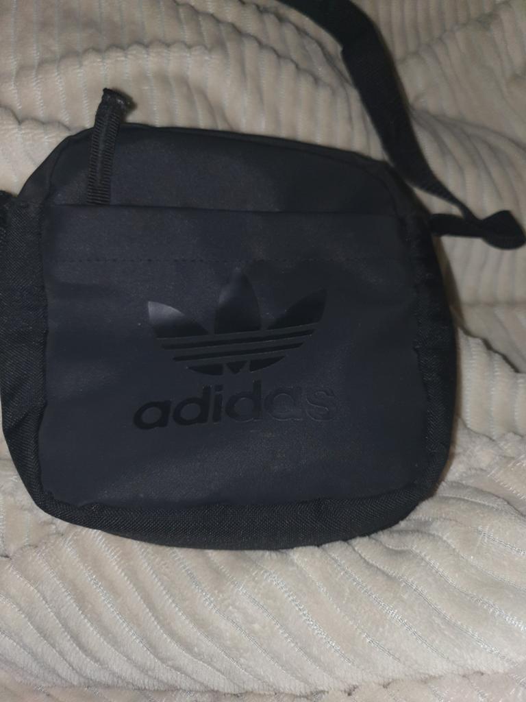Zwarte kleur addidas, Ophalen, Zo goed als nieuw, Zwart