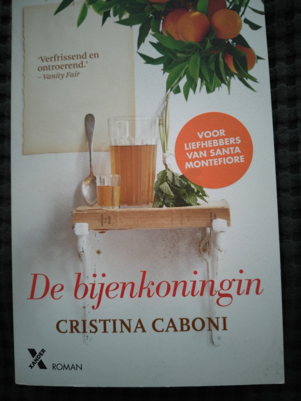 Cristina Caboni - De bijenkoningin, Ophalen, Cristina Caboni