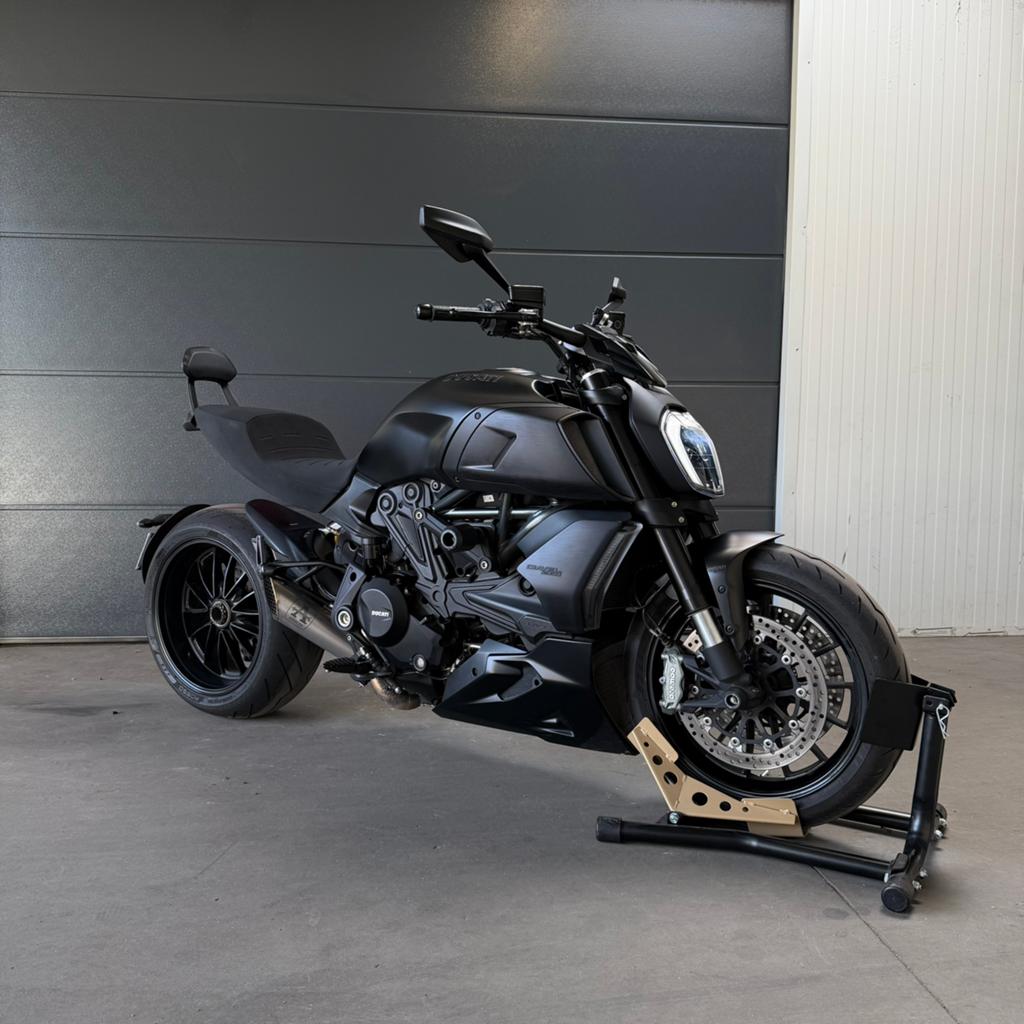 Ducati Diavel 1260 Dark Stealth- Arrow- Dealer onderhouden, Motoren, Motoren | Ducati, 2 cilinders, Occasion, Motorrijbewijs A