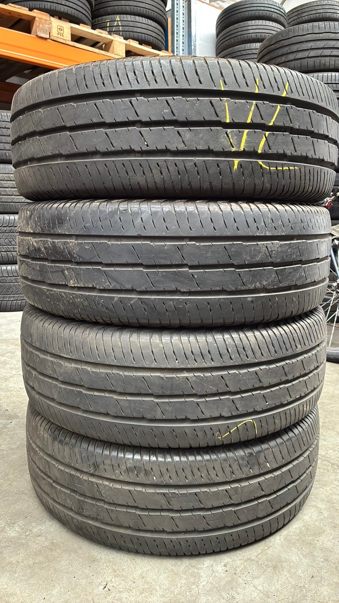 2156516c 215/65/16c 215/65R16c zomerbanden merk Continental, Ophalen
