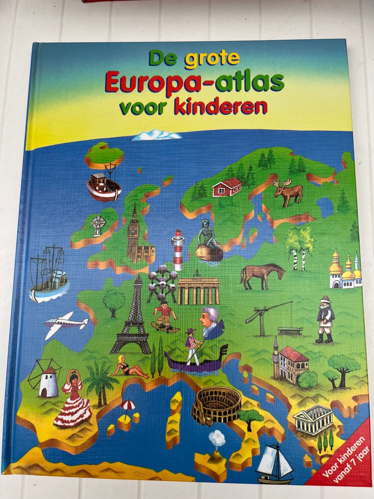 De grote Europa atlas voor kinderen, Ophalen of Verzenden, Zo goed als nieuw