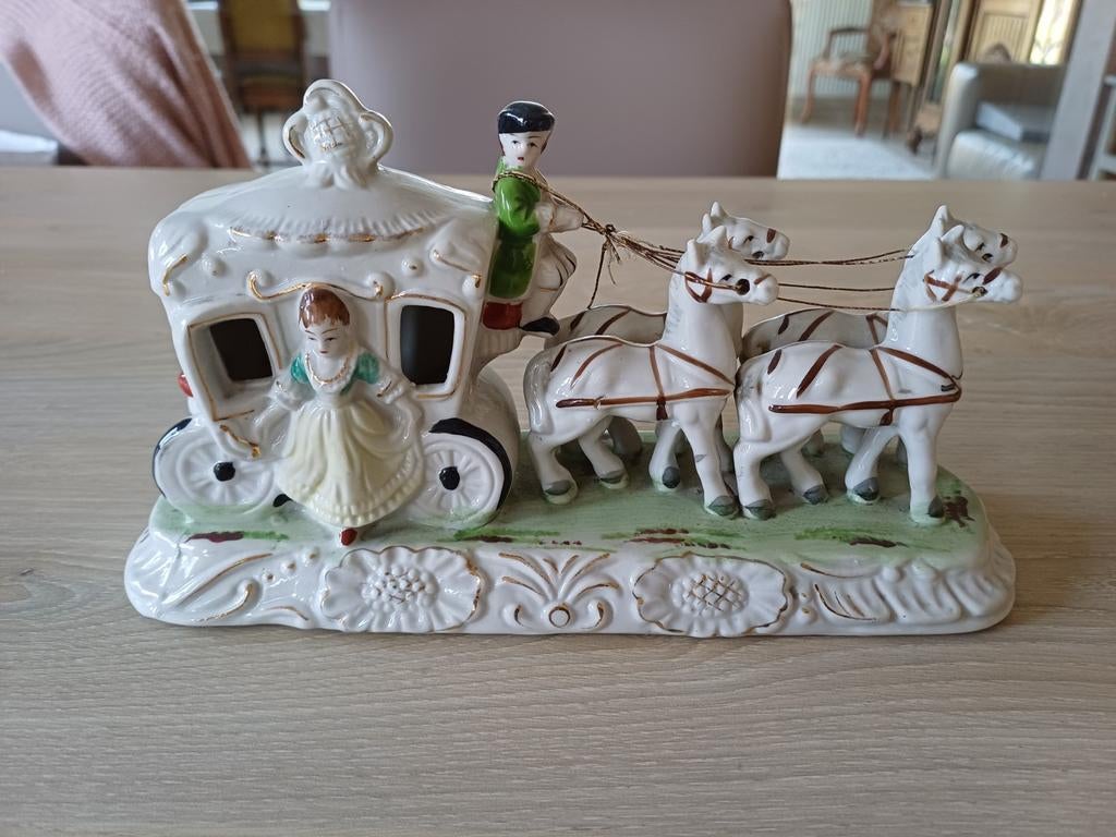 Belle statue de cheval et de calèche, Enlèvement ou Envoi