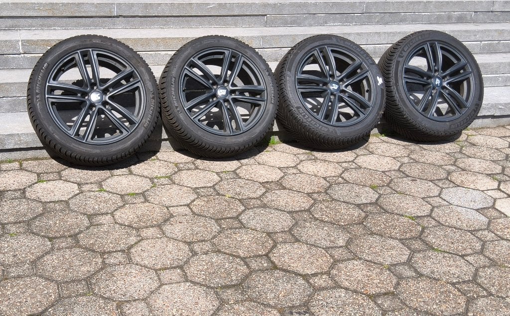 Très bons pneus hiver Michelin 225/45-17 sur jantes VW Golf, Pneus et Jantes, Pneus hiver, 17 pouces, Enlèvement