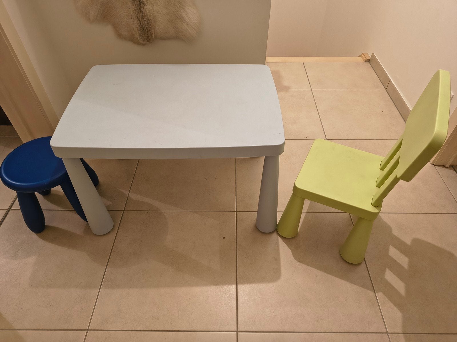 Ikea kindertafeltje + stoeltje + krukje, Ophalen, Gebruikt, Kunststof