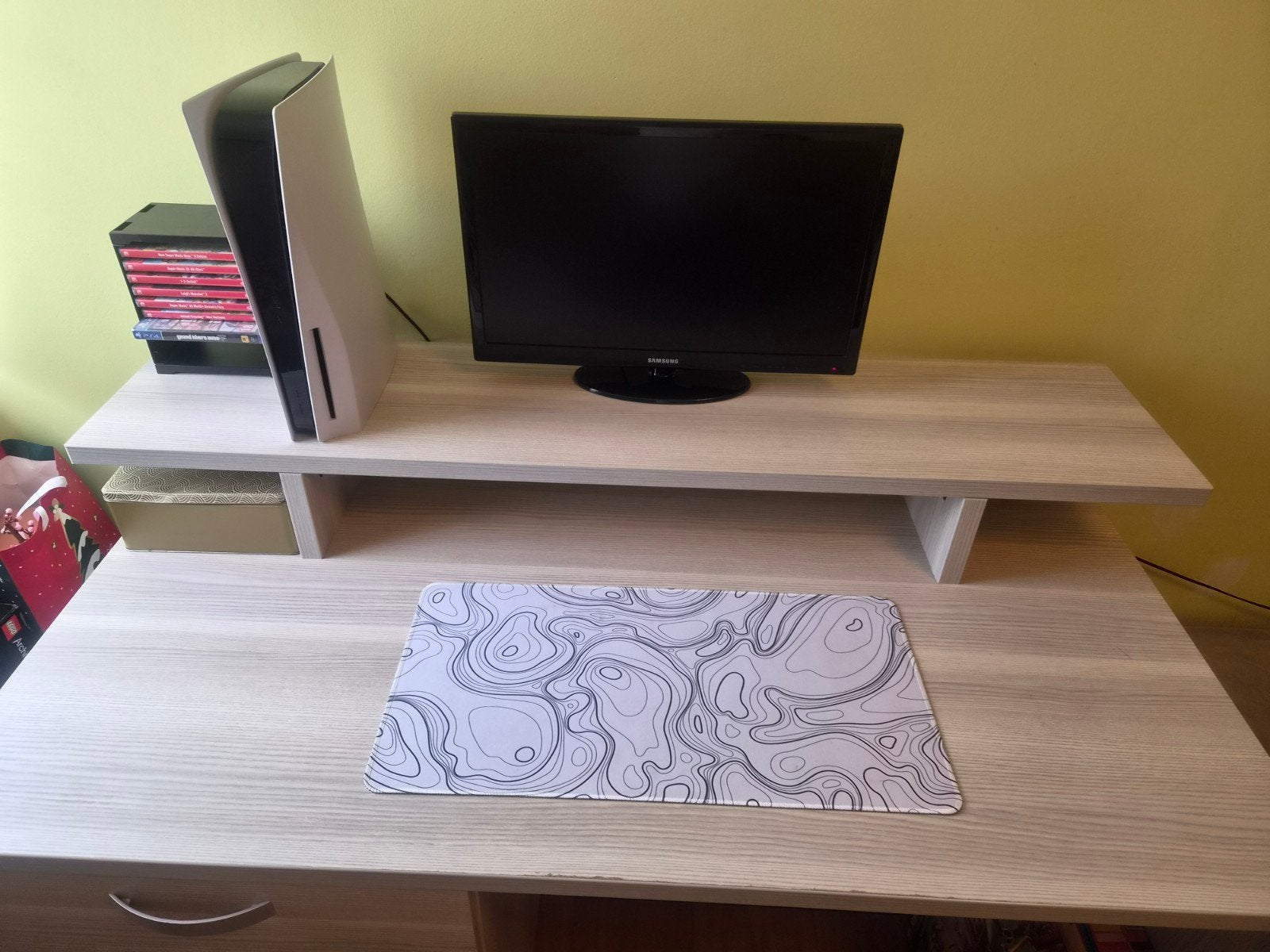 Buraeu tafel met 3 lade schuifdeur. In goede staat

136 cm b, Ophalen, Zo goed als nieuw, Computerbureau