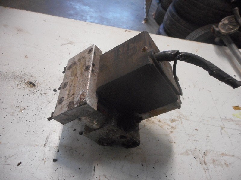 BLOC ABS (FREINS ANTI-BLOCAGE) Volvo 940 I Estate, Robert Bosch AG, Robert-Bosch-Allee 1
74232  Abstatt, DE, Engineering@bosch.com