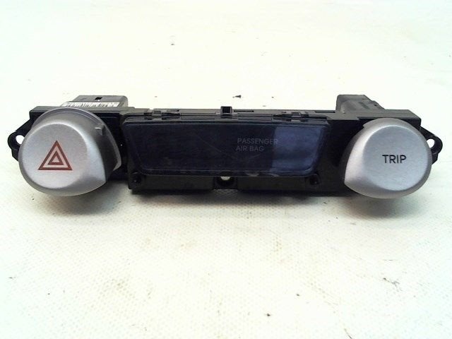 COMMUTATEUR DE FEUX DE DETRESSE Hyundai i20 (|937701J100|), Utilisé, Hyundai