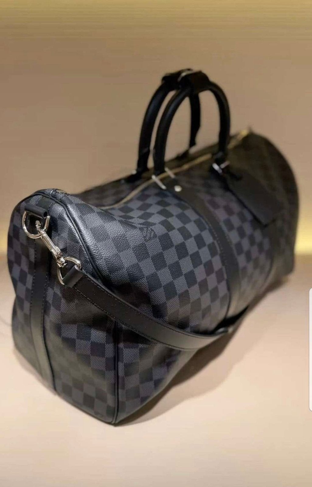 Louis Vuitton, Ophalen, Zo goed als nieuw