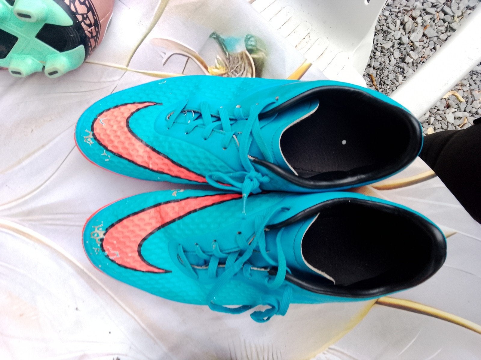 chaussures de football colorées taille 44,45 marques, Enlèvement, Chaussures