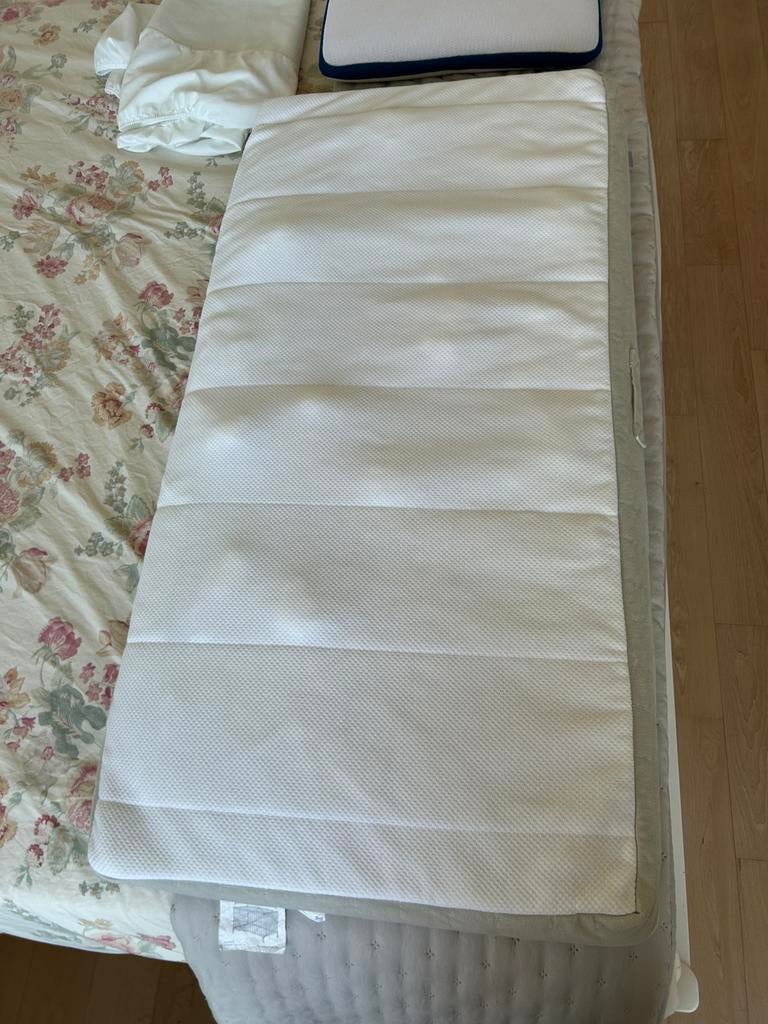 Kindermatras IKEA met kussen een waterdichte matrashoes, Enlèvement, Matelas