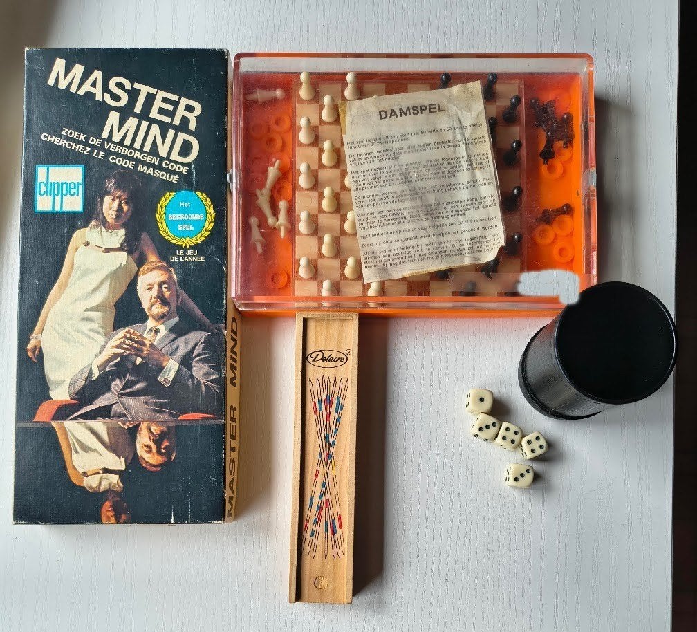 Vintage: Mastermind, damspel, Mikado, dobbelbeker + 5 stenen, Hobby & Loisirs créatifs, Enlèvement ou Envoi, Utilisé, Overig